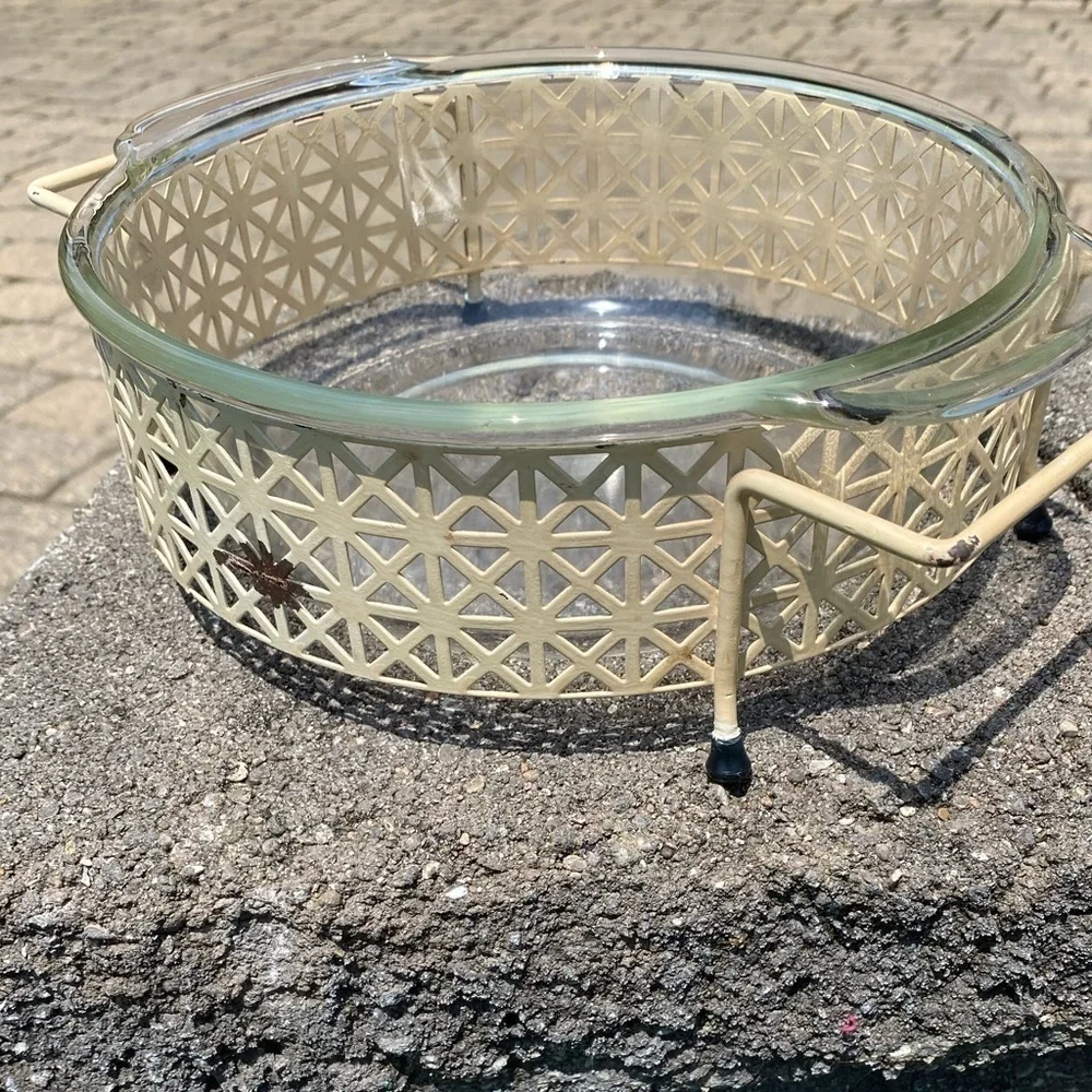 VINTAGE~CREAM COLOR MESH~2 qt. CASSEROLE DISH HOLDER~FIRE KING DISH ~NO LID~G22